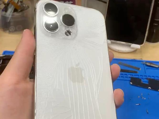 苹果手机后盖裂了影响使用吗游戏截图
