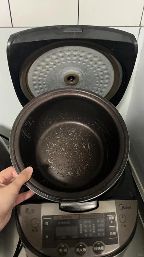 电饭煲内胆涂层脱落还能用吗?缩略图