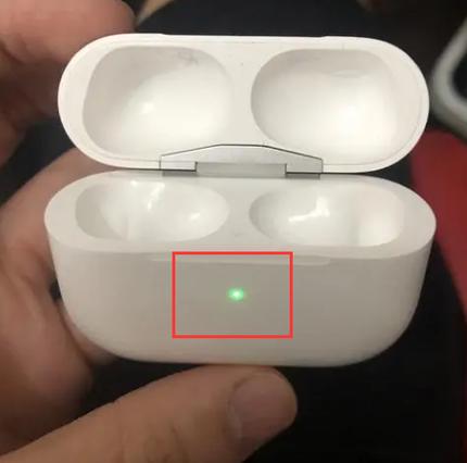 airpods充电盒没电了还可以连接吗游戏截图